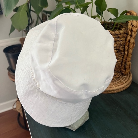 Alice + Olivia daisy bucket hat reversible 
One size - Picture 6 of 6